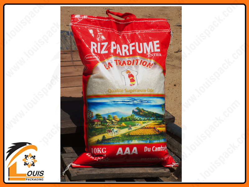 Cửa sổ transparent của thiết kế với chất liệu PP dệt trong giúp ta nhìn thấy gạo bên trong bao